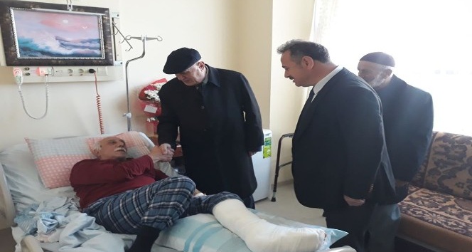 Başkan Pekmezci, hasta ziyaretlerinde bulundu