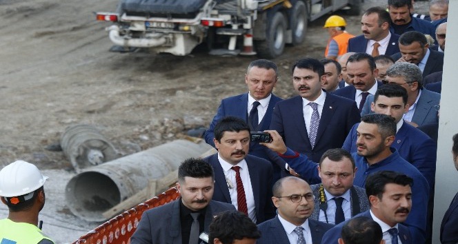Çevre ve Şehircilik Bakanı Kurum, Selahaddin Camii inşaatını inceledi
