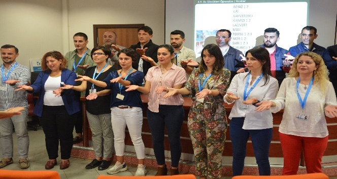 İzmit Belediyesi’nde personele işaret dili eğitimi