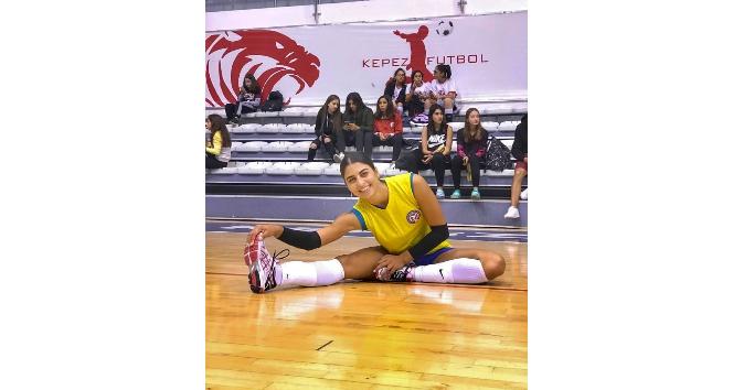 Ispartalı voleybolcu Melis Korkmaz, Açı Koleji’ne transfer oldu