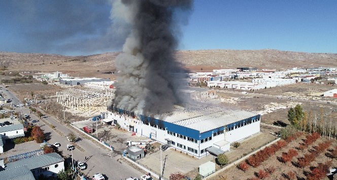 Sivas’ta fabrika yangını