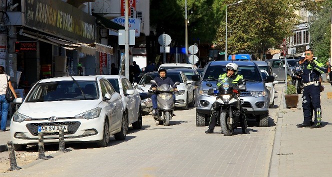 Emniyet Trafik Şube ceza yağdırdı