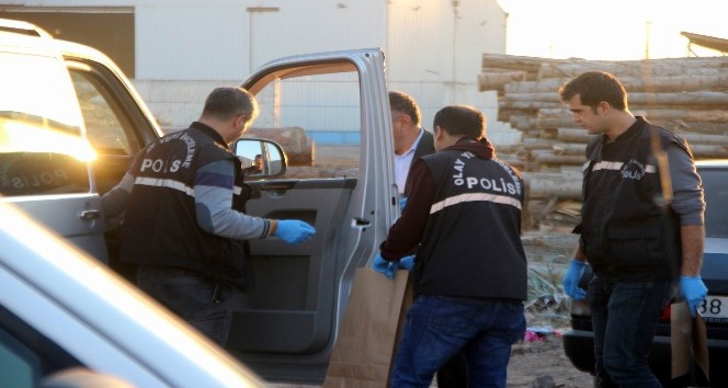 Aracın camını kırarak yaklaşık 30 bin TL çalan şahıslar yakalandı