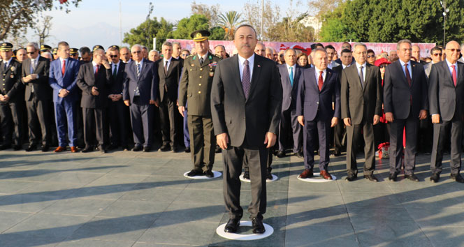 Bakan Çavuşoğlu, Antalya&#039;da Atatürk&#039;ü anma törenine katıldı