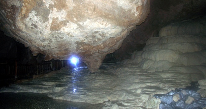 Yer altındaki gizli Pamukkale: Kaklık Mağarası