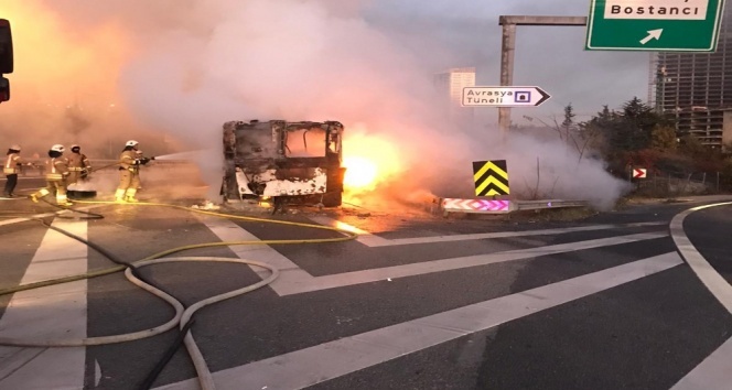 TEM’de otobüs alev alev yandı