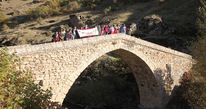 Öğrenciler Nehri köyünü gezdi