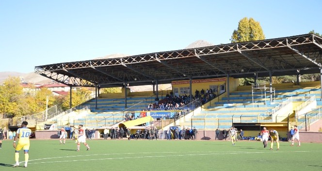 Bitlis Özgüzeldere Spor evinde rakibini 6 golle geçti
