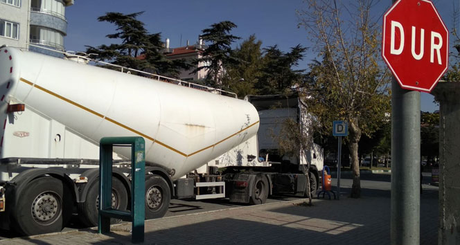 Konya'da yabancı plakalı tırda 3 kilo esrar yakalandı