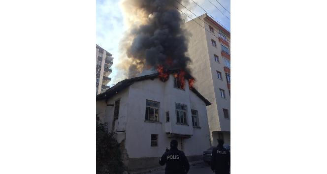 Tarihi Ankara Evi, Alevlere Teslim Oldu Ankara