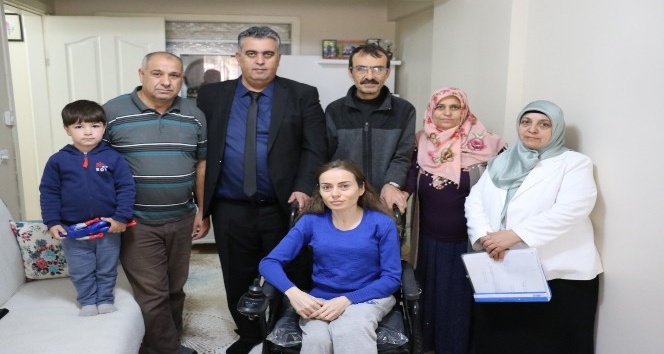 Yunusemre Belediyesi Sedanur’un yüzünü güldürdü