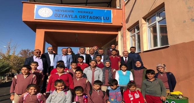 AK Parti milletvekili Açıkgöz, Özyayla Ortaokulunu ziyaret etti