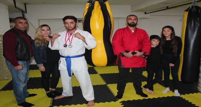 Alaşehirli genç sporcu dünya üçüncüsü oldu