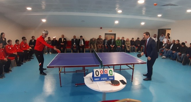 Ardahan’da “Engelleri El Ele Aşalım Projesi” kapsamında masa tenisi turnuvası düzenlendi