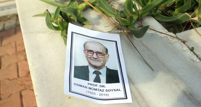 Eski Dışişleri Bakanı Mümtaz Soysal son yolculuğuna uğurlandı