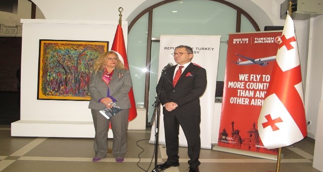 Ressam Akın Ekici’nin ‘Yolcudan Yolcuya Hikayeler’ sergisi Tiflis’te açıldı