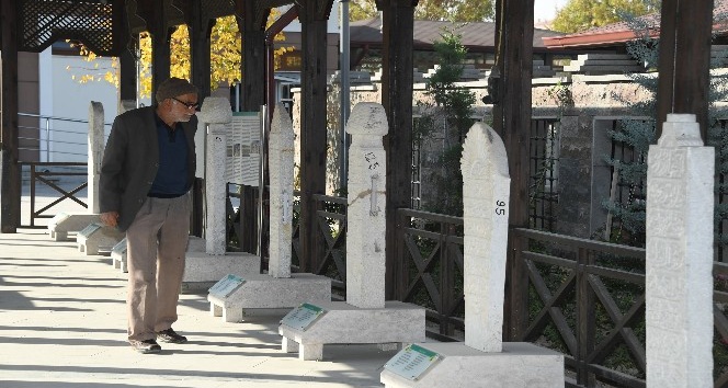 Konya Büyükşehir, tarihi mezar taşlarına sahip çıkıyor