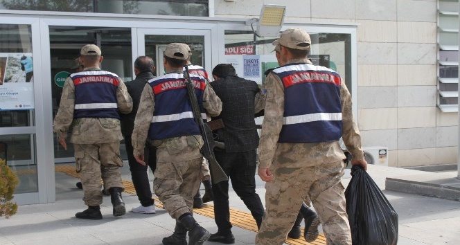 Elazığ’da uyuşturucu  tacirleri 5 kilo esrarla yakalandı
