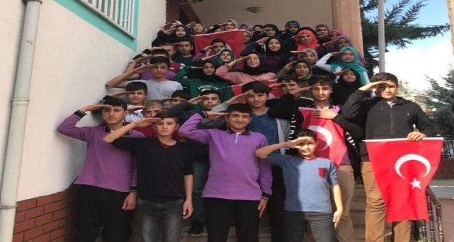 Gölbaşı’nda öğrencilerden Mehmetçiğe destek