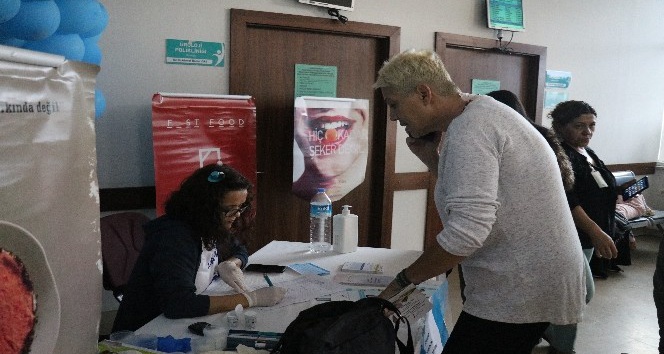 ‘’14 Kasım Dünya Diabet Günü’’nde 300 vatandaşın kan şekerini ölçtüler