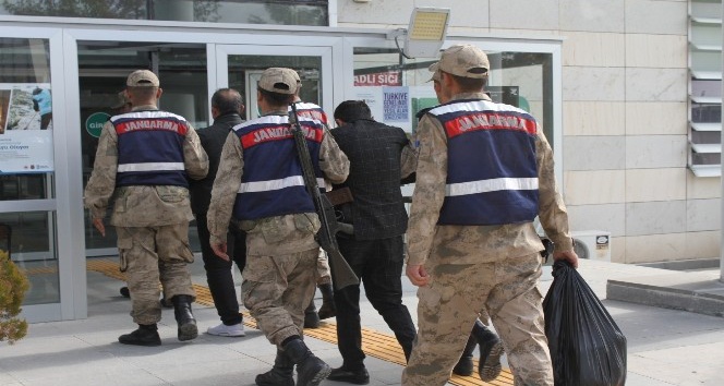 Elazığ’da 5 kilo esrarla yakalanan  2 şüpheli tutuklandı