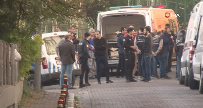 Bakırköy&#039;de bir dairede 1&#039;i çocuk 3 kişinin cansız bedeni bulundu