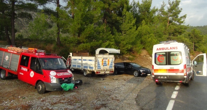 Antalya&#039;da trafik kazası: 1 ölü, 2 yaralı