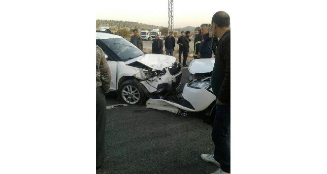 Mardin’de iki araç çarpıştı: 1’i ağır 5 yaralı