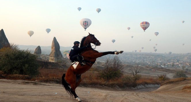 Kapadokya’da balonların görsel şöleni