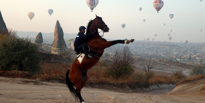 Kapadokya’da balonların görsel şöleni