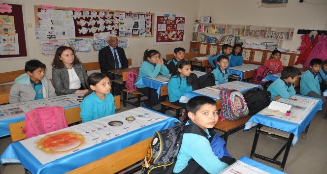 Kaymakam Özdemir, Mehmetli’de okulları ziyaret etti