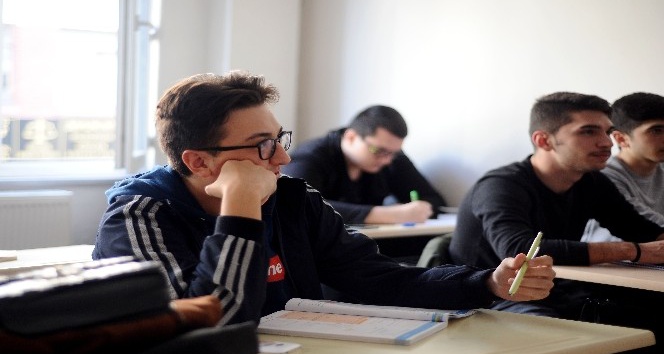 Öğrencilerin, üniversiteye giriş sınavı hazırlıkları