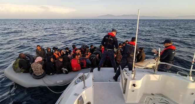 İzmir&#039;de 72 düzensiz göçmen yakalandı