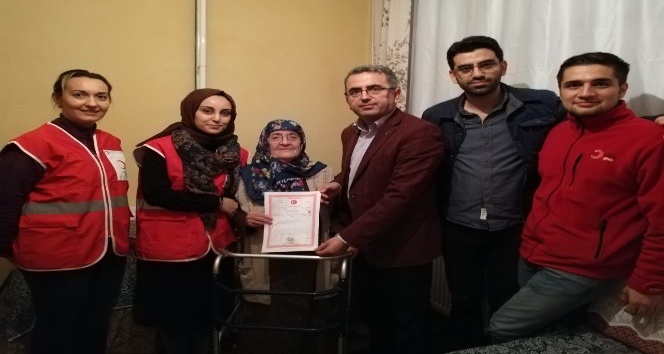 80 yaşındaki kadın evini Kızılay’a bağışladı