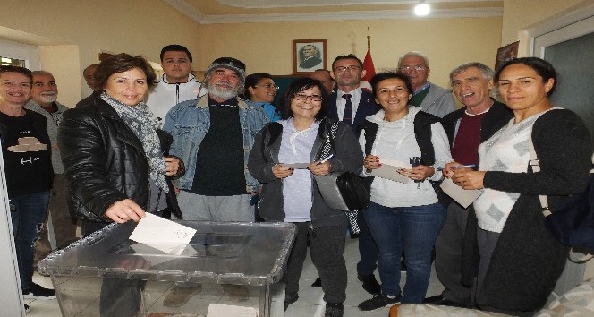 Burhaniye’de mahalle meclisi seçimi yapıldı