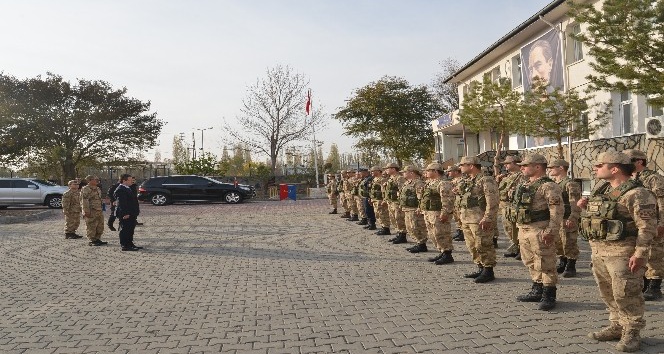 Vali Enver Ünlü, Jandarma Komutanlığını ziyaret etti