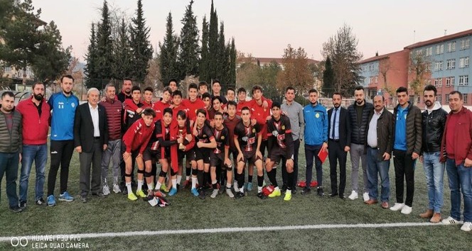 &quot;Lefke Sömestre Cup U17&quot; şampiyonu Eskişehirspor oldu