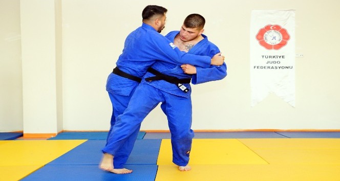 (Özle haber) Boş zamanını geçirmek için başladığı judo sporunda Avrupa üçüncüsü oldu