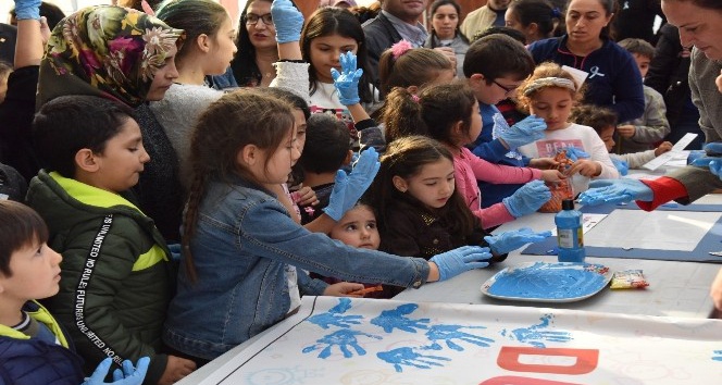 Çocuklar &quot;Mavi Kalplere Dokun&quot; etkinliğinde haklarını öğrendiler