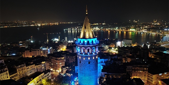 İstanbul’un simgeleri, çocuklar için maviye büründü