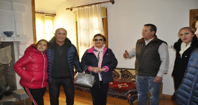 Emine Erdoğan’ın kardeşi Hasan Gülbaran ve ailesinden Atatürk Evi’ne ziyaret
