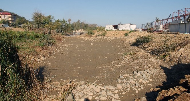 Dere kurudu, “Balık avlamak yasaktır” tabelası kaldı