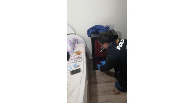 İzmir’de iki ayrı kaçakçılık operasyonu: 4 gözaltı