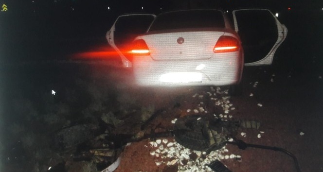 Kaçak göçmenleri taşıyan araç kaza yaptı: 2 yaralı