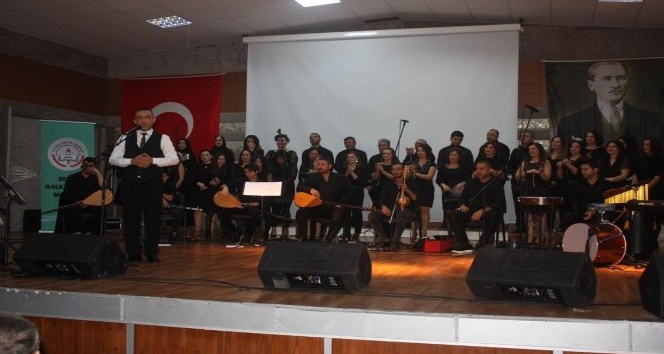 Öğretmenler korosundan meslektaşlarına konser