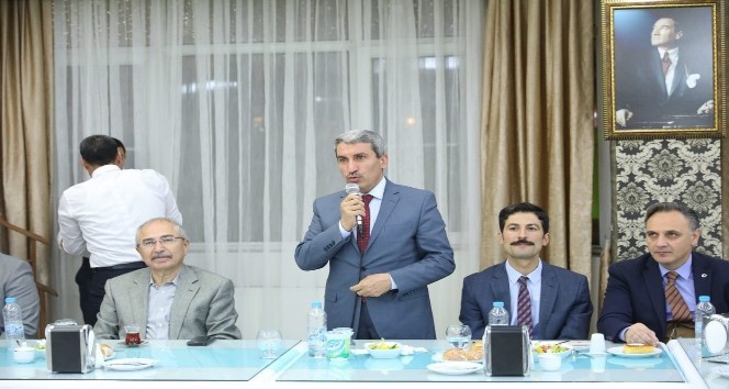 Mardin Milli Eğitim Müdürü Sarı onuruna veda yemeği