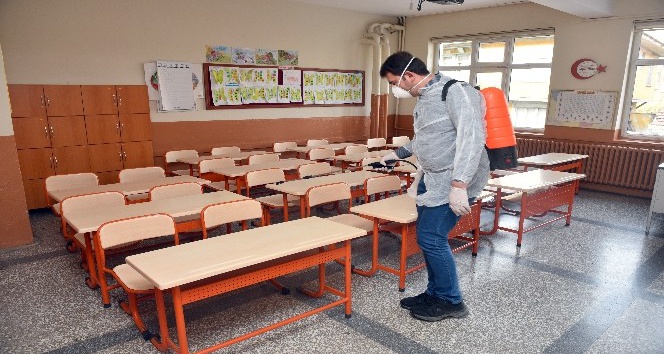 Taşköprü Belediyesi, okullar açılmadan dezenfekte ettiriyor