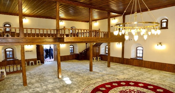 Numan Kurtulmuş, restorasyonu yapılan 130 yıllık tarihi camiyi ibadete açtı