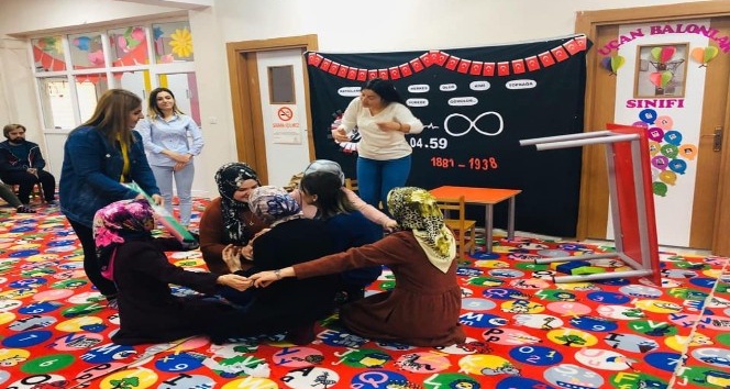 Uludere’de ara tatil programında öğrencilere drama eğitimi