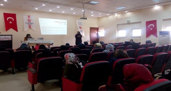 Türk ve Suriyeli ailelere eğitim